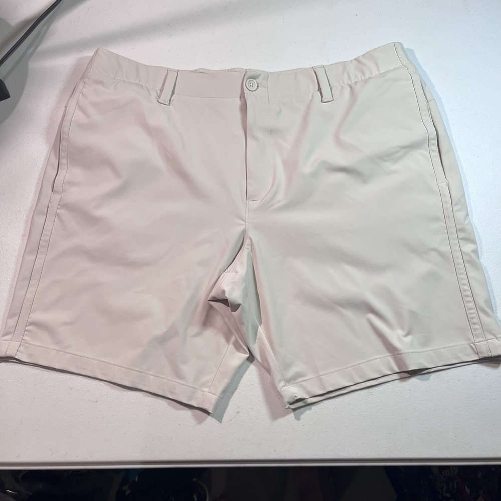 Under Armour Men's Golf Shorts Size 40 Light‎ Khaki EUC